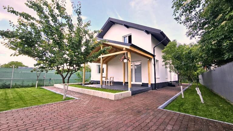 Snagov, adiacent lac,