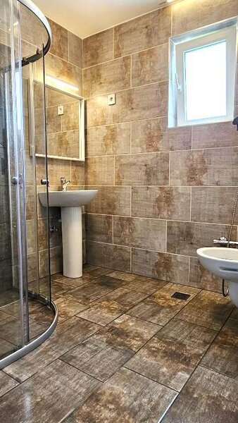 Snagov, adiacent lac,